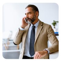 Leiter eines KMU telefoniert