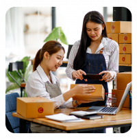 E-Commerce Händlerinnen bei der Arbeit