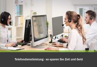 Telefondienstleistung - so sparen Sie Zeit und Geld. Drei Mitarbeiter:innen, die im Callcenter arbeiten.