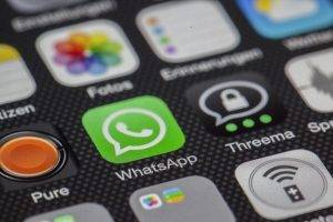 whatsapp-fuer-unternehmen-smartphone